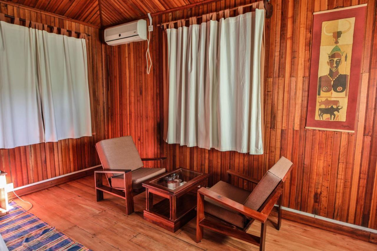 Olympe De Bemaraha Hotell Bekopaka Exteriör bild