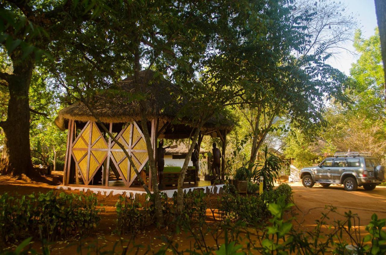 Olympe De Bemaraha Hotell Bekopaka Exteriör bild