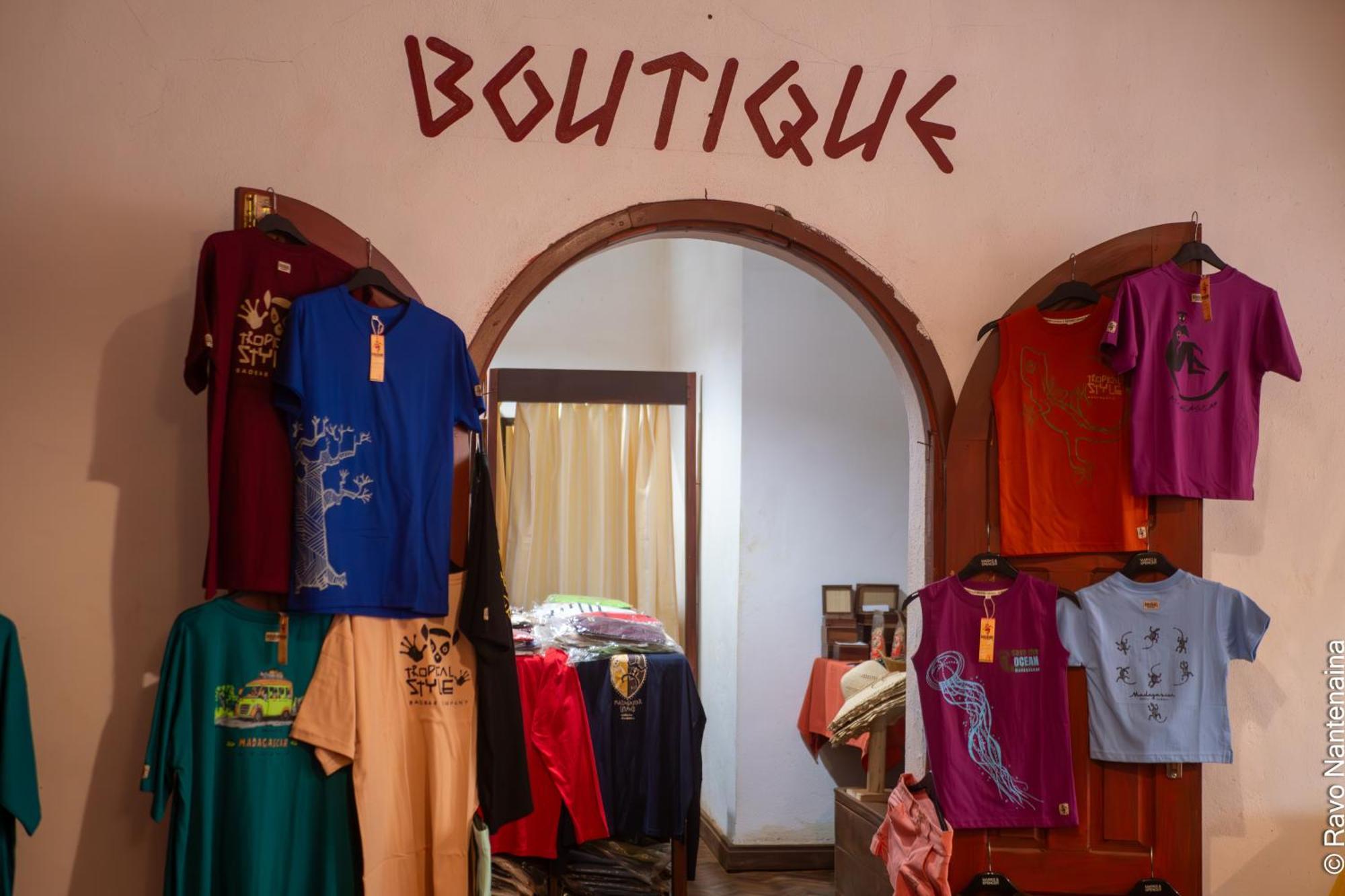 Olympe De Bemaraha Hotell Bekopaka Exteriör bild