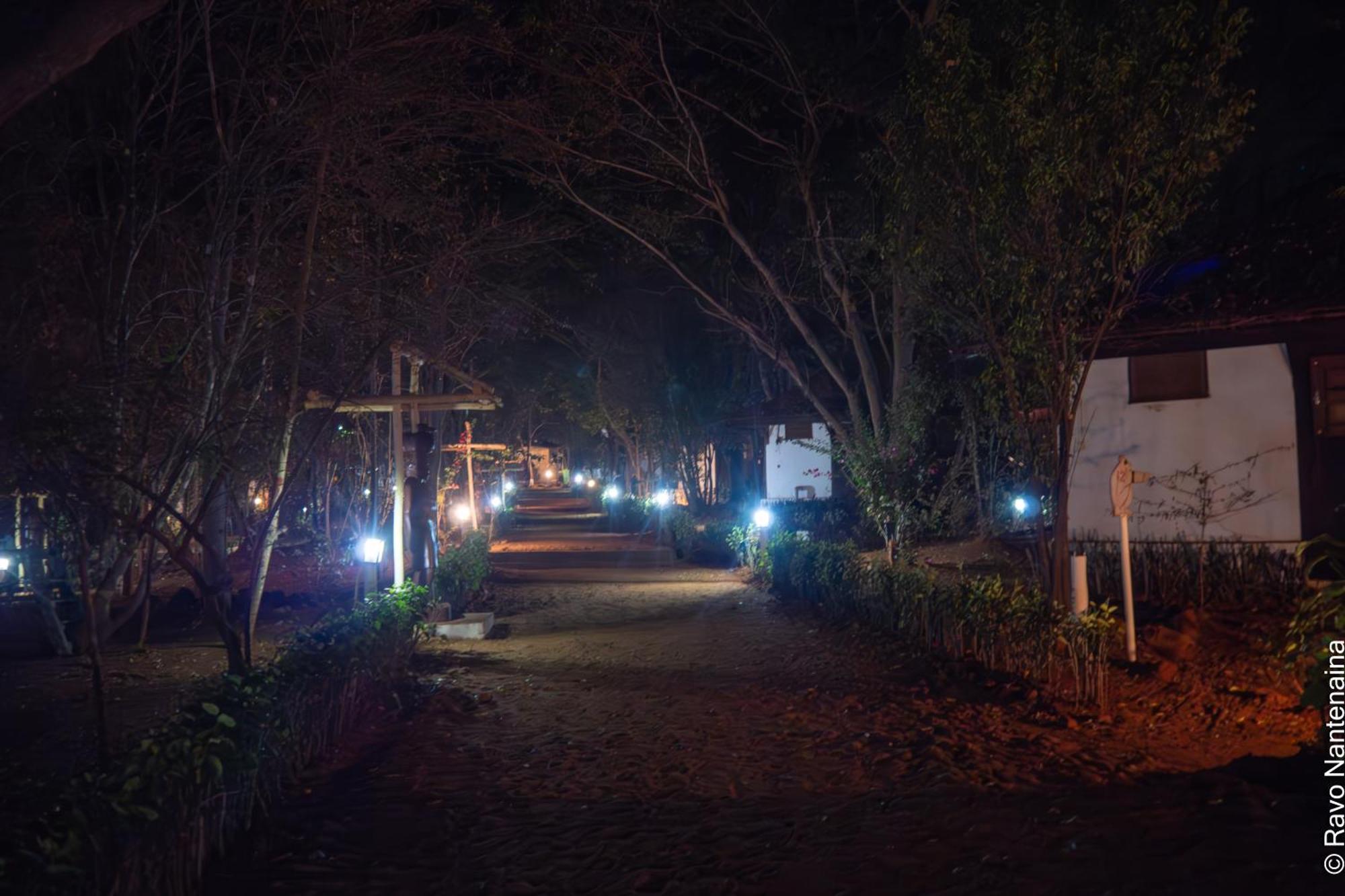 Olympe De Bemaraha Hotell Bekopaka Exteriör bild